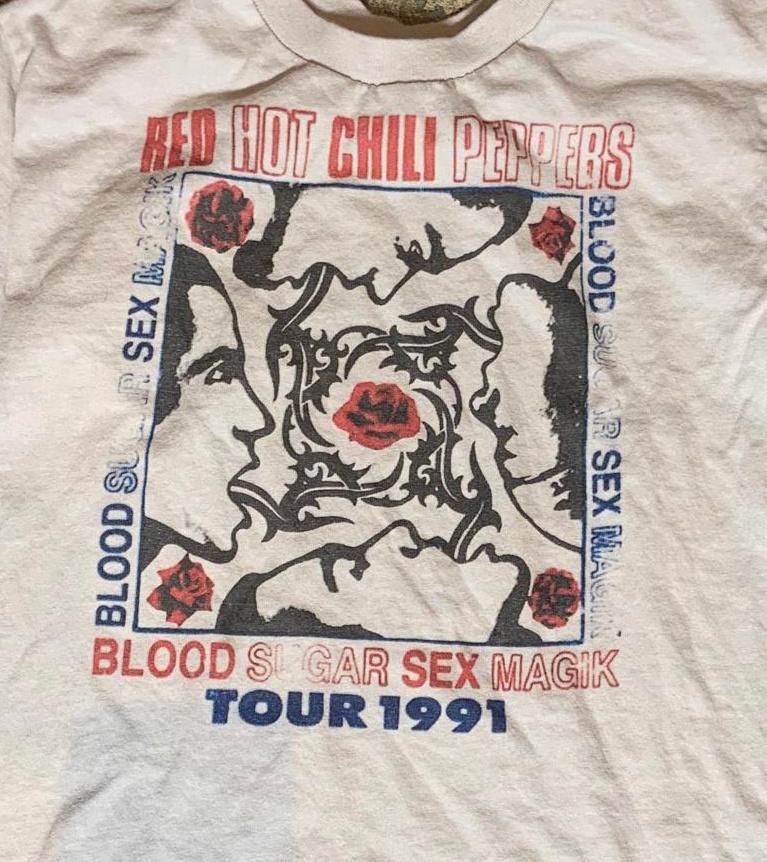 Red Hot Chili Peppers PreOwned Medium Gray Shirt Graphic Tee – Aesthetic Look · Great Gift For Fans