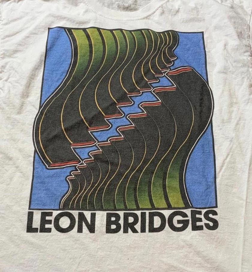 Leon Bridges PreOwned Large Band TShirt Graphic Tee – Everyday Comfort · Great Gift For Fans