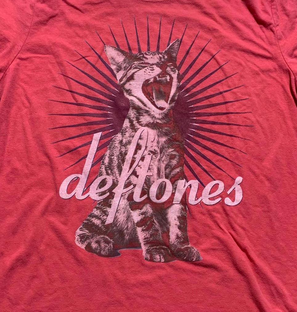Deftones PreOwned XLarge Band TShirt Graphic Tee – Aesthetic Look · Top Pick For Any Outfit